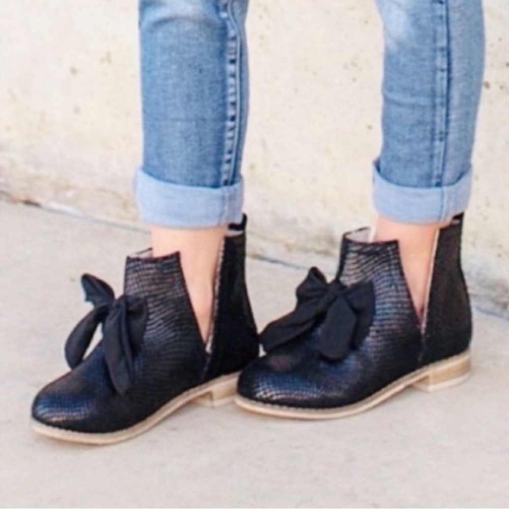 Joyfolie Black Suede Ankle Boots - Size 2